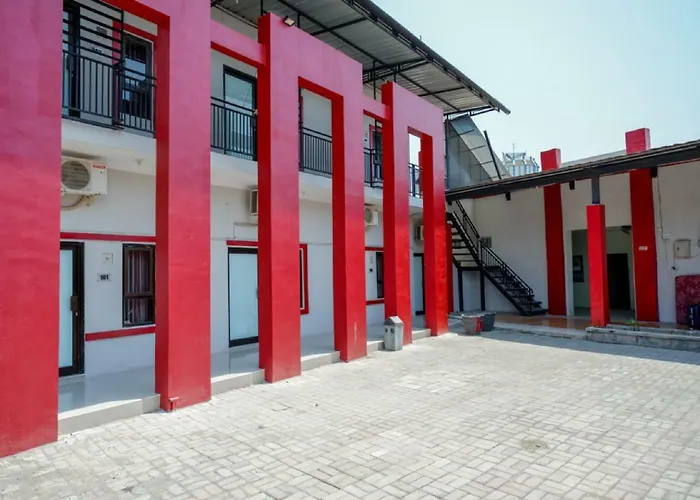 RedDoorz Syariah near Alun Alun Tegal